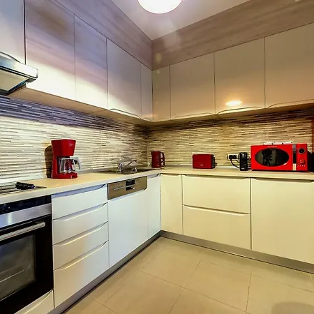 Apartment Chic By Landev *