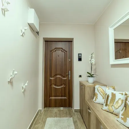 Chic By Landev Apartment Brașov