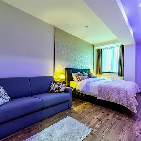 Apartment Chic By Landev