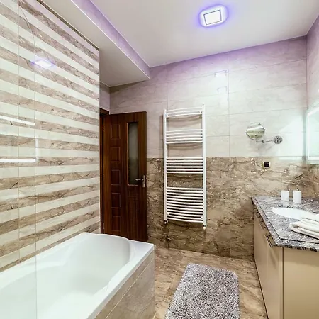 Apartment Chic By Landev